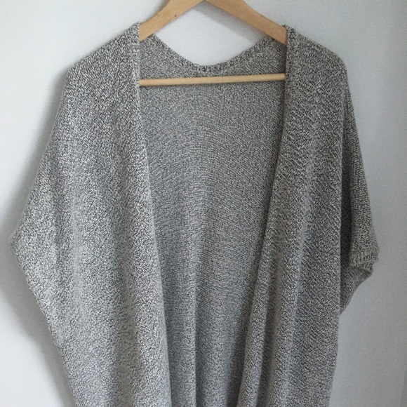 Aritzia Community Cape - Picture 4 of 15